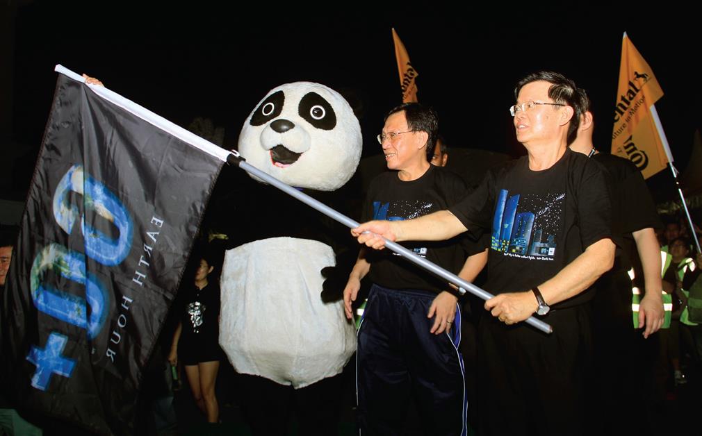 George Town goes dark for Earth Hour 2014